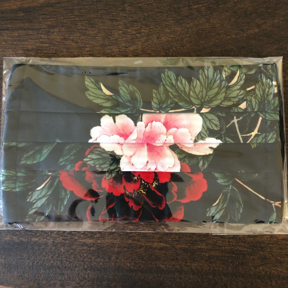 Johnny Was Sateen Face Mask, New in Package